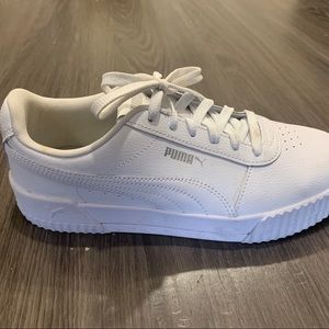 White Puma Sneakers (size 9)